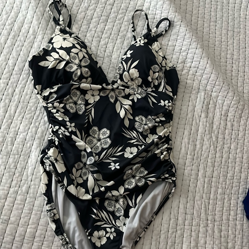 Plus size 20 gray/white bathing suit